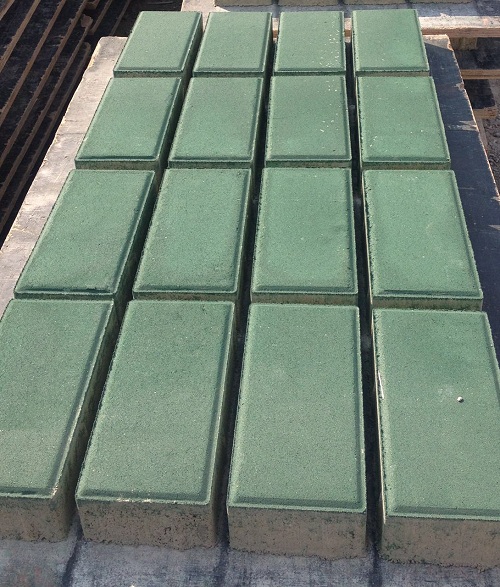 昆明阳博水泥制品 普洱细面透水砖专业报价与水泥预制构件解析